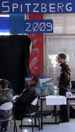 IMG_1381.JPG - 21 mars, la journéePortes-Ouvertes au Lycée et le stand de Spitzberg 2009.