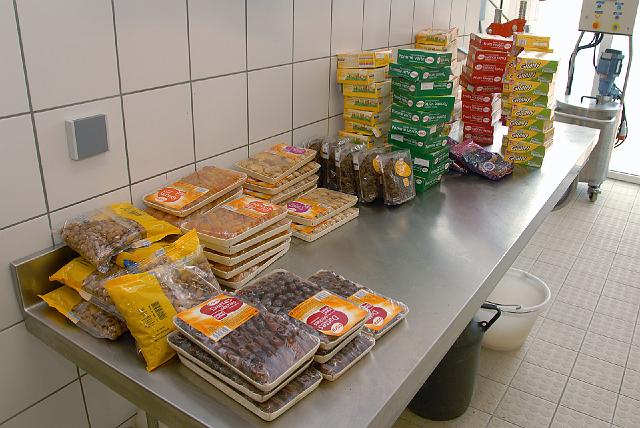 CFR78319s.jpg - le programme du week-end, faire rentrer 150 kg d'aliments dans 5 sacs !