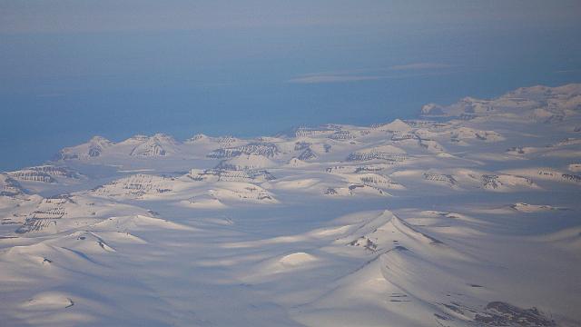 P1020942.JPG - Le Spitzberg, l'ile principale du Svalbard (Norvège), est entouré à l'Ouest par la mer du Groenland (photo) et la mer de Barents à l'Est.