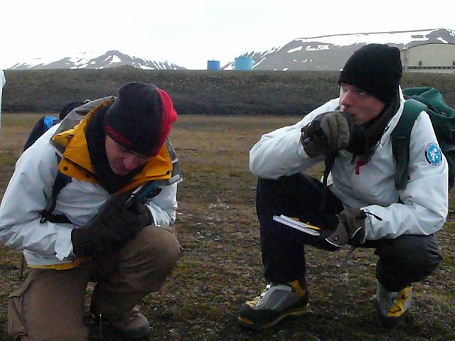 P1020994.JPG - Au total, 4 transects ont été réalisés soit plus de 40 stations et 320 quadras. Les résultats permettront d'observer les changements de végétation en fonction des paramètres de terrain (granulométrie, profil d'érosion, etc.).